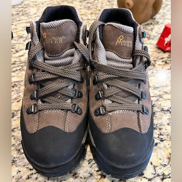 Mountain Gear Boots, size 7 - Picture 1 of 8